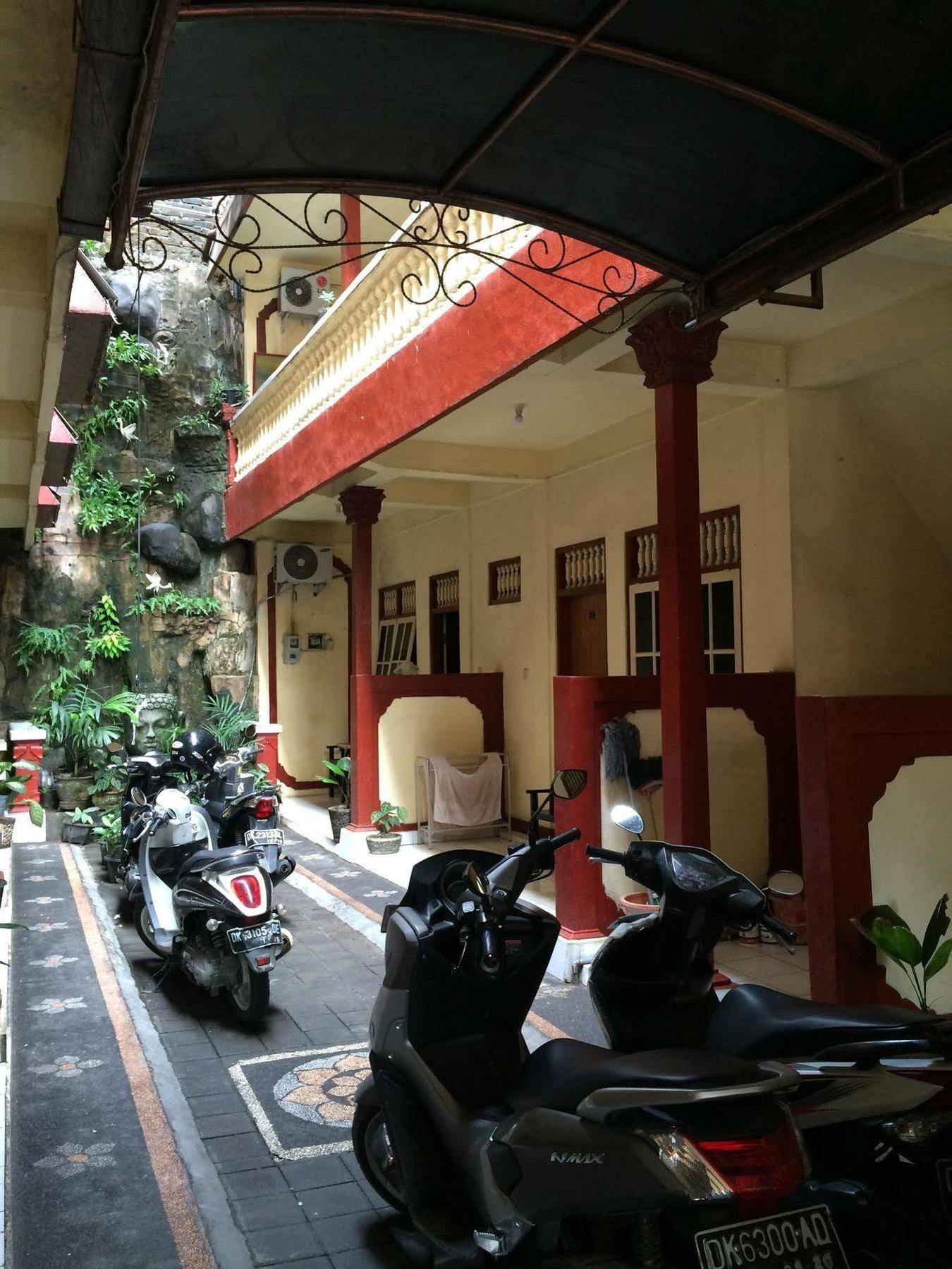 Bali Duta Wisata * Kuta (Bali)